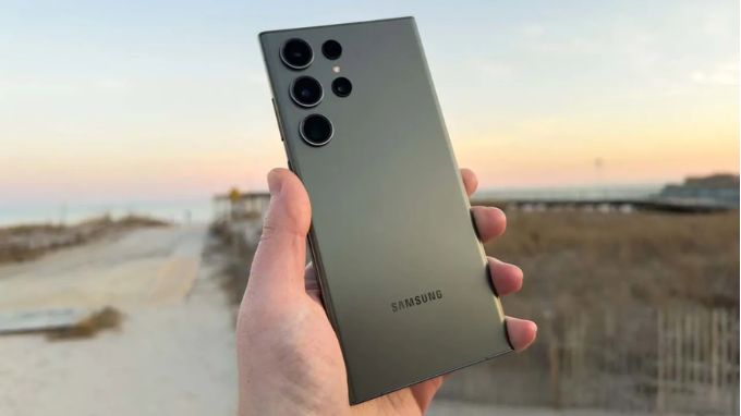 màn hình iPhone 15 Pro Max và s23 ultra